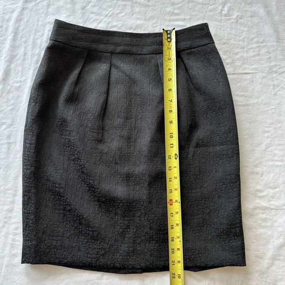 Banana Republic Women’s Pencil Skirt Sz 8‎ Black Metallic Texture Pleated - Picture 4 of 9